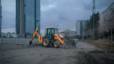 How to transport a backhoe effectively